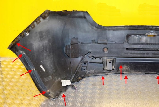 Punti di montaggio del paraurti posteriore Dodge Dart (2013-2016)