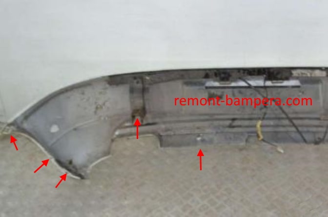 Befestigungspunkte der hinteren Stoßstange Mitsubishi Colt V CJ (1995-2003)