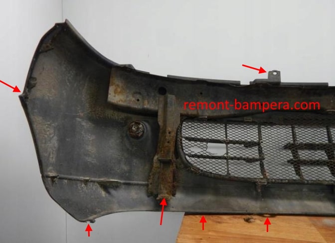 Mitsubishi Space Gear (L400) I (1994-2007) Befestigungspunkte für die vordere Stoßstange