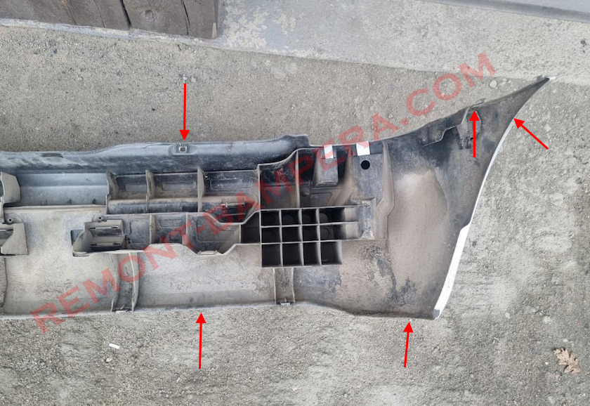 Ubicaciones de montaje del parachoques trasero Renault Clio II (1998-2010)