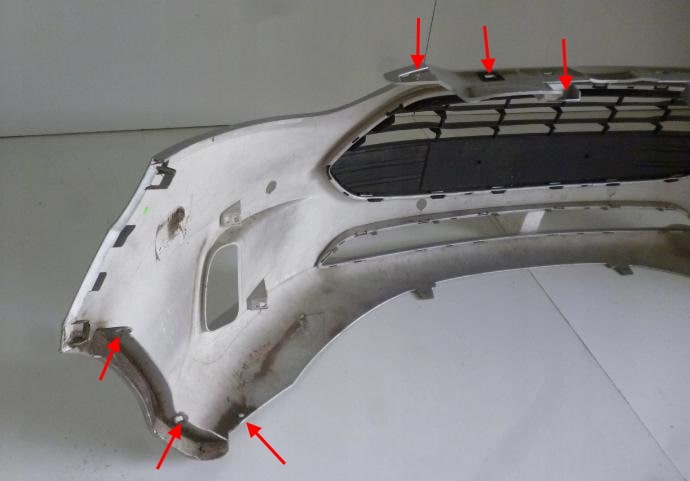 Befestigungspunkte der vorderen Stoßstange Ford B-Max