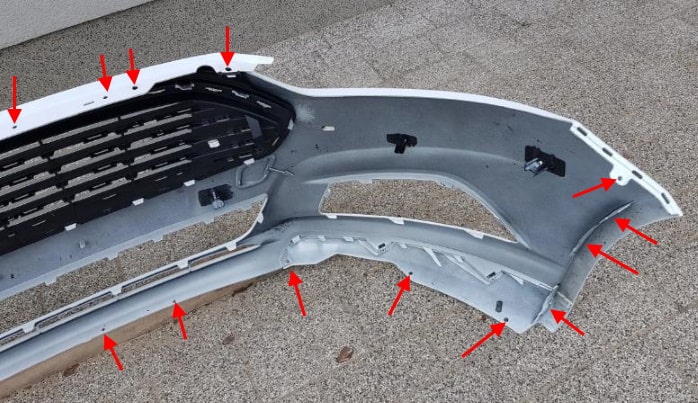 Befestigungspunkte der vorderen Stoßstange Ford Mondeo Mk5 (2013-2019)