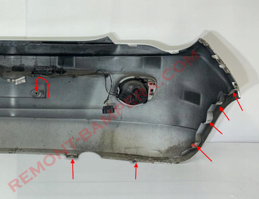 Opel Adam rear bumper mounting locations (2013–2019)