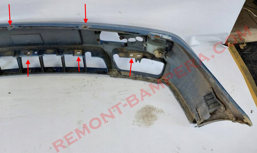 Ubicaciones de montaje del parachoques delantero del VW Golf 3